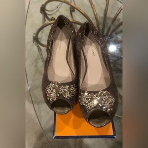Arturo Chiang At-Addie Bronze Met Belly Snake Embellished Shoes in Size 9.5